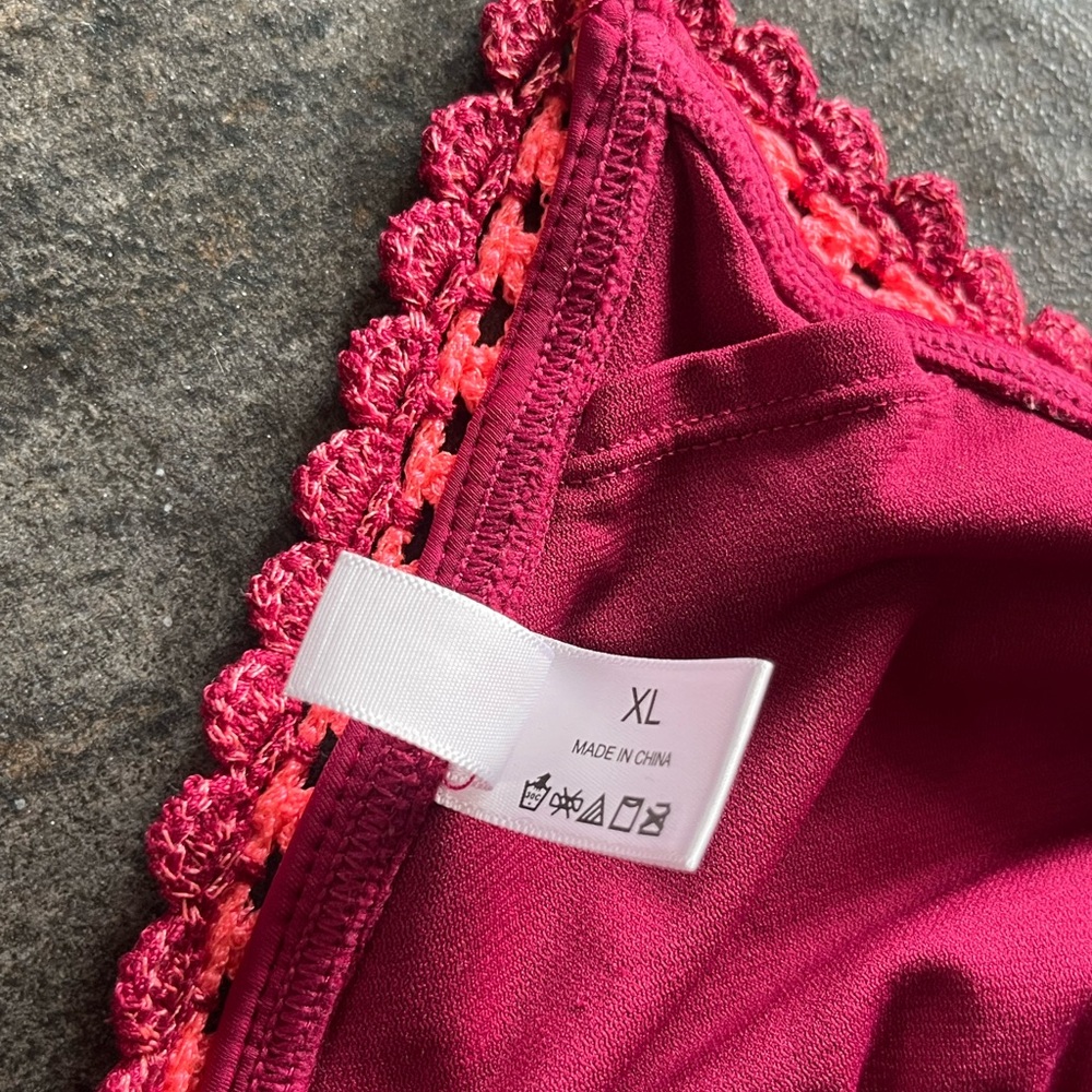 Women’s XL Arizona Jean Vibrant Pink Crochet Trim Bikini Top in good condition - Picture 7 of 8